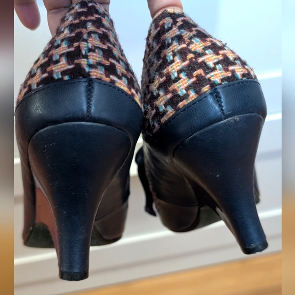 Poetic‎ License Stand Out Navy Pumps - Picture 11 of 14